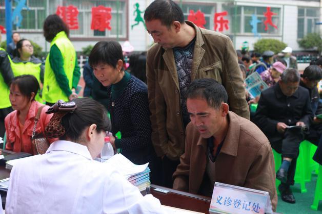 “關愛兒童·復聰行動”走進黔江 副區(qū)長謝承剛:用愛撐起希望的藍天